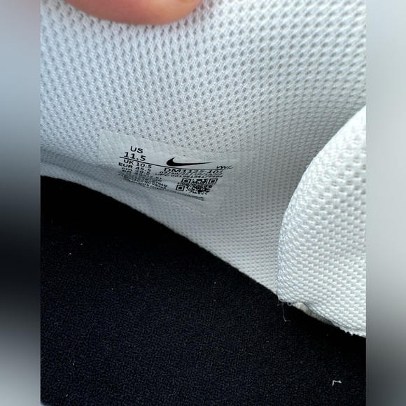 Nike Kyrie Flytrap 6 Basketball Shoes - Picture 9 of 10